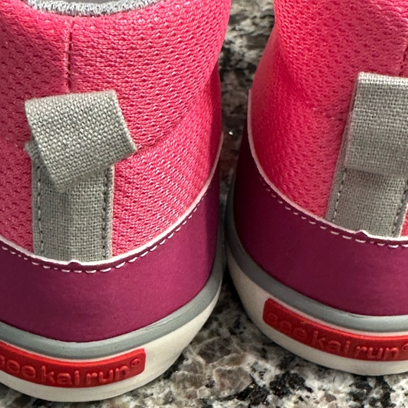 BNIB See Kai Run Pink Floral Strap Sneakers - Picture 5 of 13